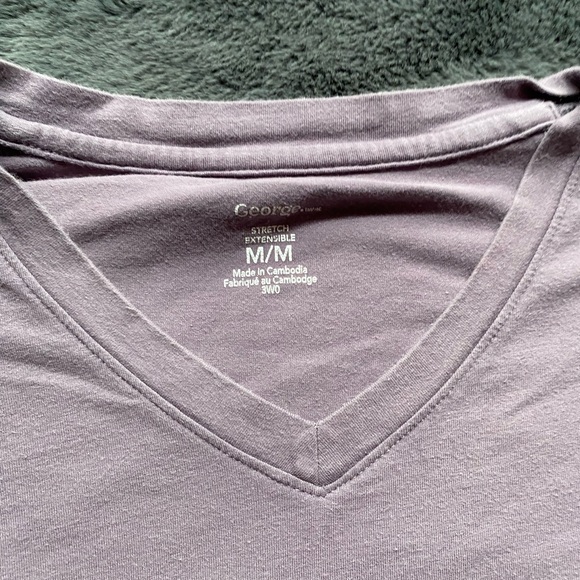Men’s lavender t-shirt - Picture 2 of 2
